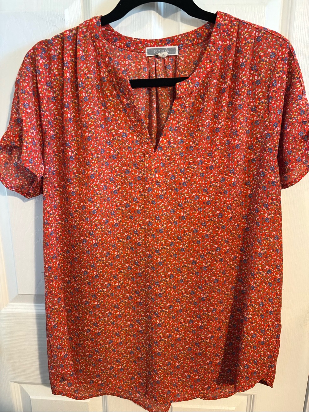 ๐Pleione Red Floral Short-Sleeve V-Neck Blouse
